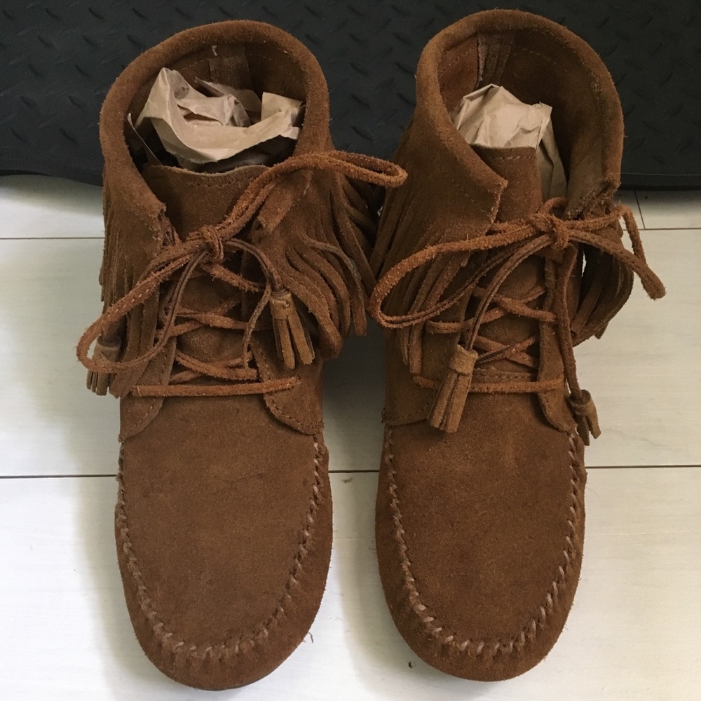Minnetonka Liv Lace Up Ankle Fringe Boots